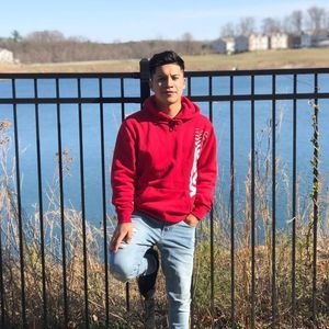 Meet your Posher, Moises